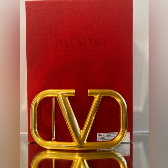 Pre-Owned REVERSIBLE VLOGO SIGNATURE BELT IN GLOSSY CALFSKIN 70 MM Size 85 - Picture 1 of 6
